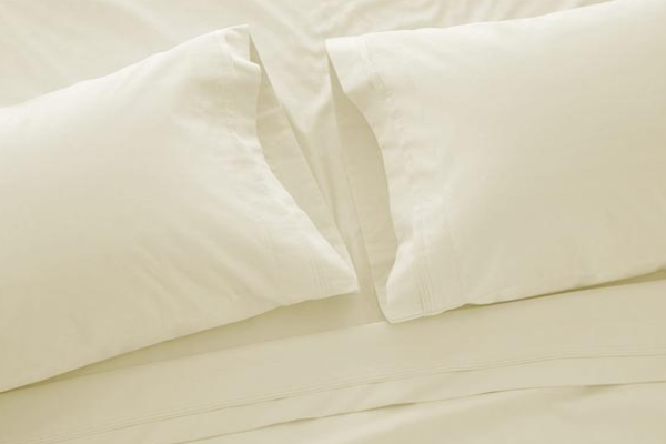 This image has an empty alt attribute; its file name is eluxury.png